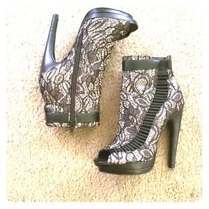 Peep toes booties
